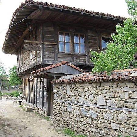 Hotel Къщата На Художника Zheravna Esterno foto