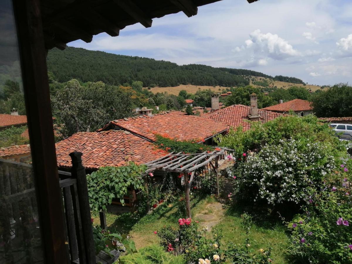 Hotel Къщата На Художника Zheravna Esterno foto