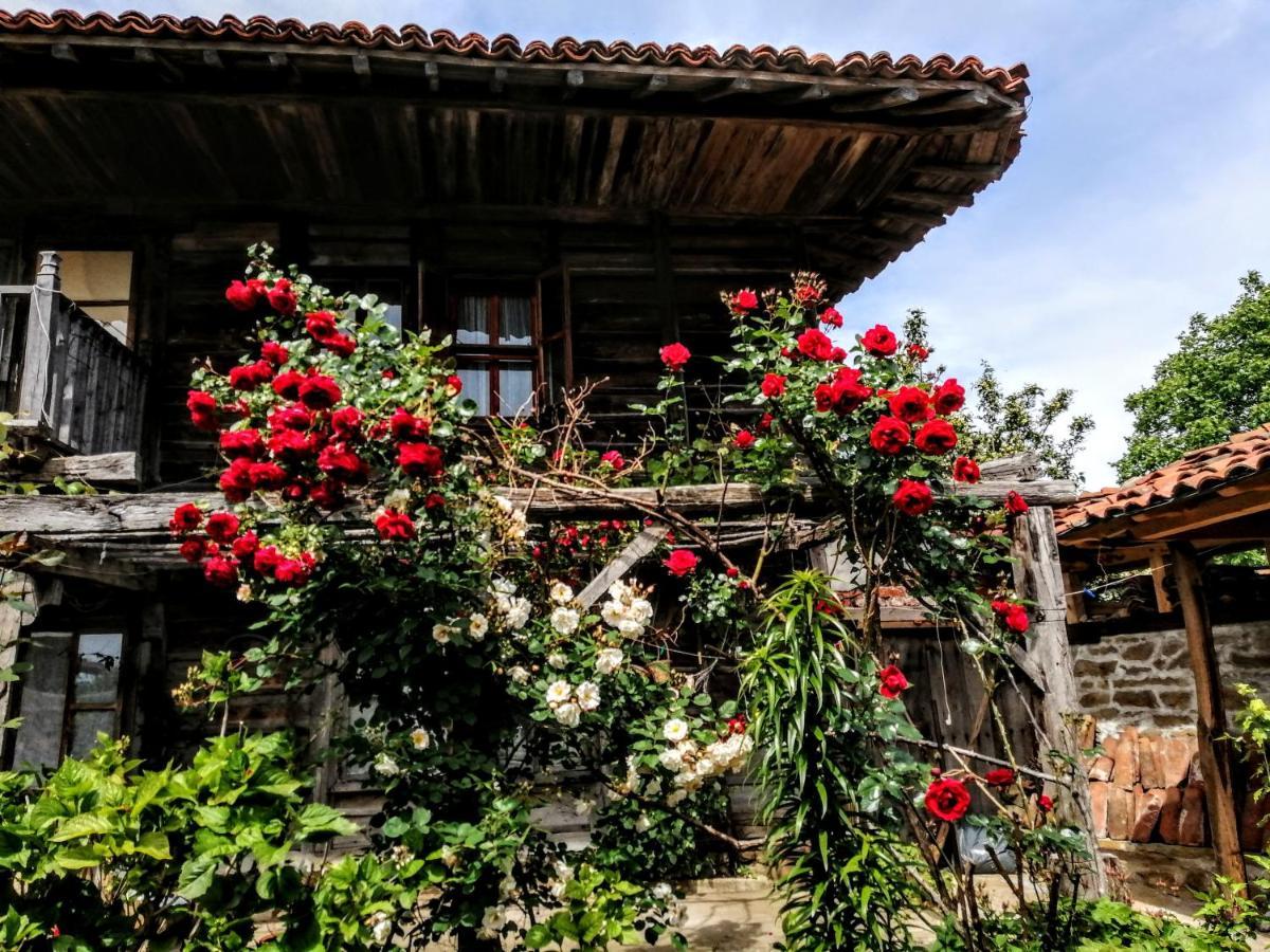 Hotel Къщата На Художника Zheravna Esterno foto
