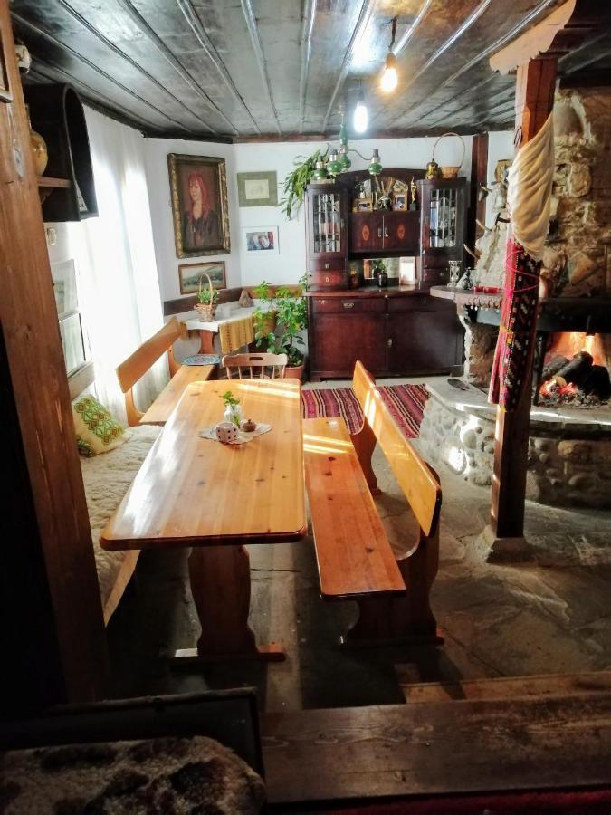 Hotel Къщата На Художника Zheravna Esterno foto